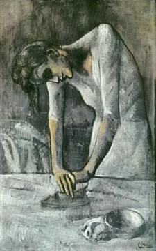 パブロ・ピカソ Painting - アイロンをかける女性 1904 年キュビスト パブロ・ピカソ